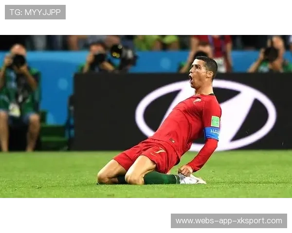 卢卡库前点肘击争顶制造混乱并建功